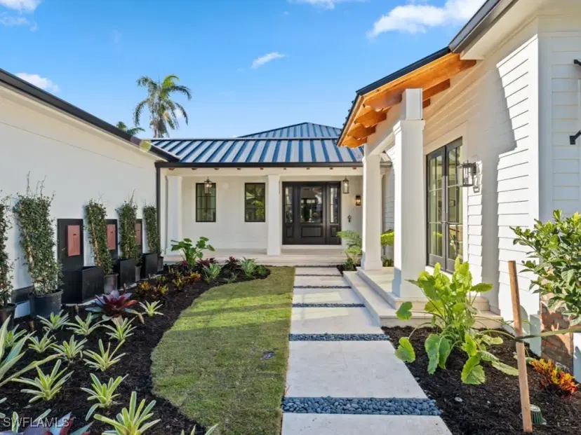 Picture of 424 Spinnaker Dr, Naples FL 34102