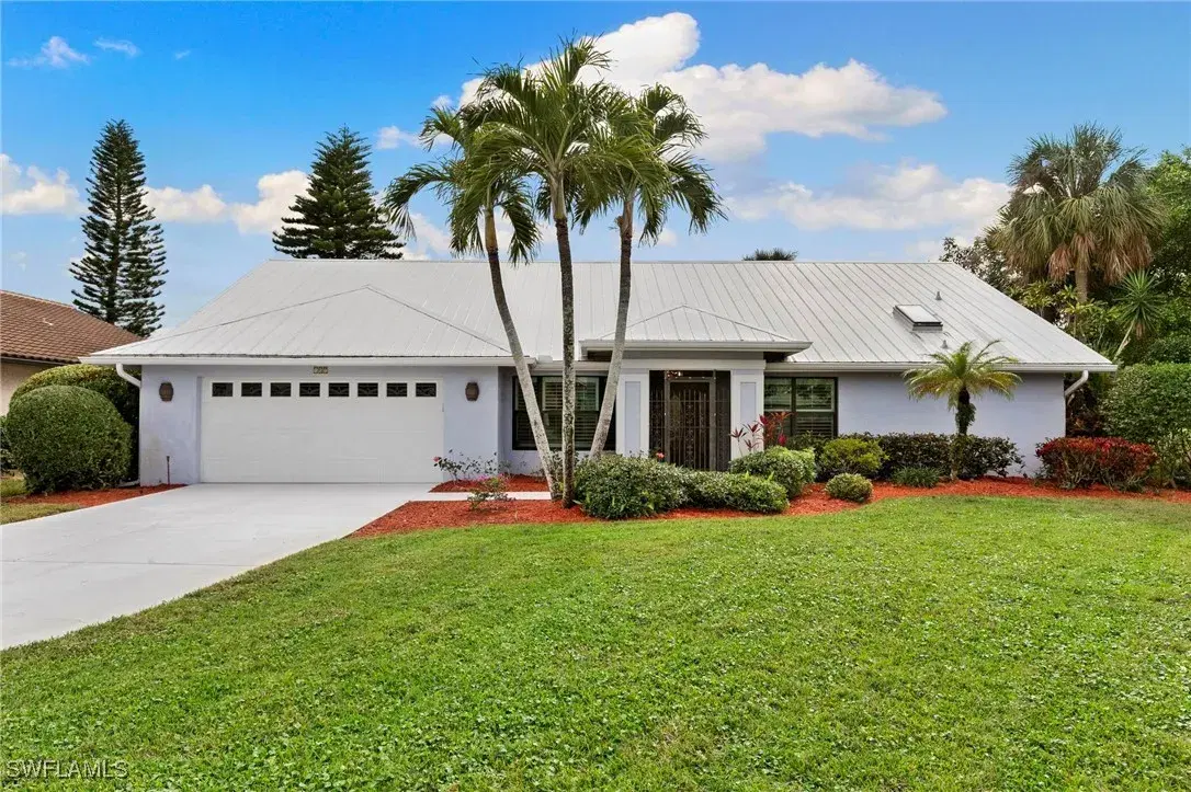 Picture of 107 Cedar Crest Ct, Naples, FL 34113