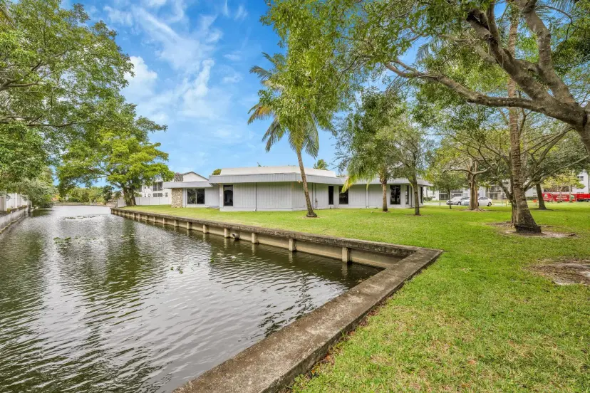 Picture of 118 Royal Park Dr 4G, Oakland Park FL 33309