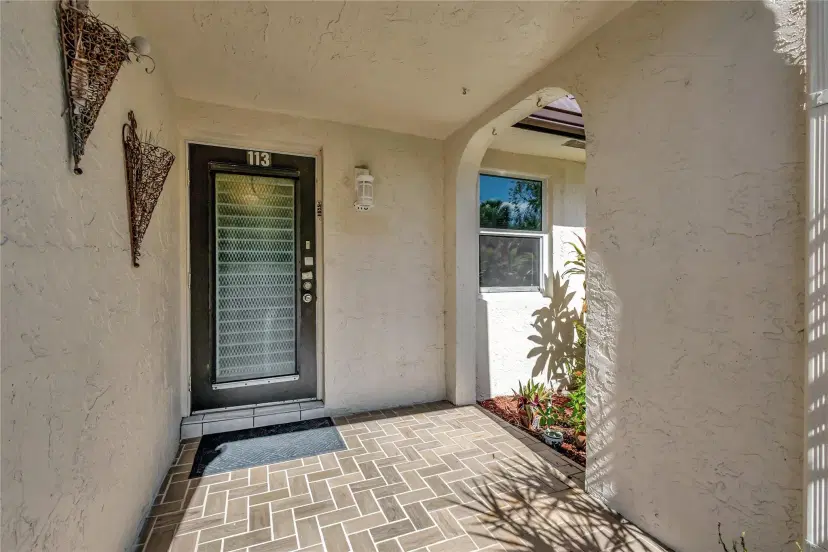 Picture of 113 Lake Susan Dr 113, West Palm Beach FL 33411