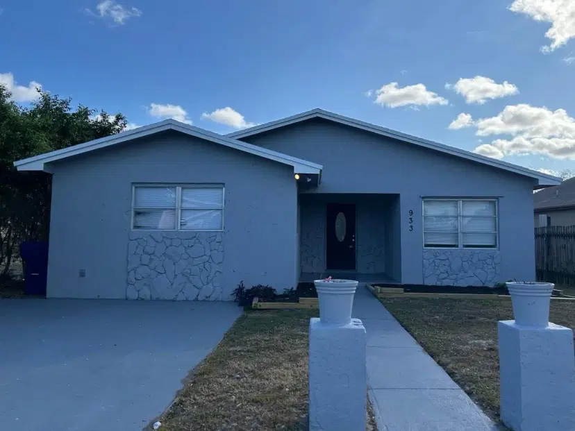 Picture of 933 W 10Th St, Riviera Beach FL 33404