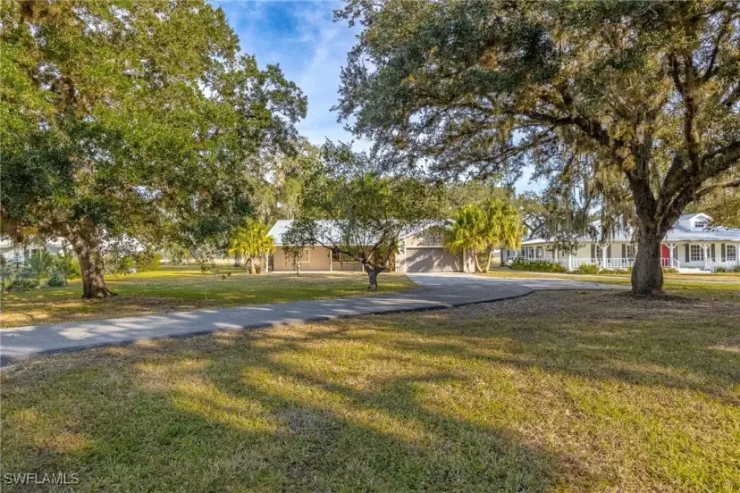 Picture of 1250 Riverbend Dr, Labelle, FL 33935