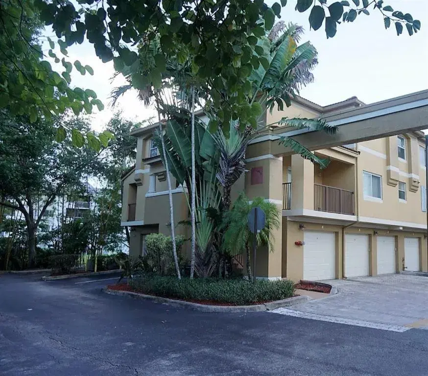 Picture of 751 N Pine Island 103, Plantation, FL 33324