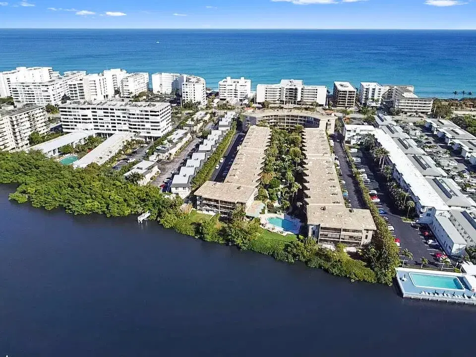 Picture of 3605 S Ocean Boulevard 302, South Palm Beach, FL 33480