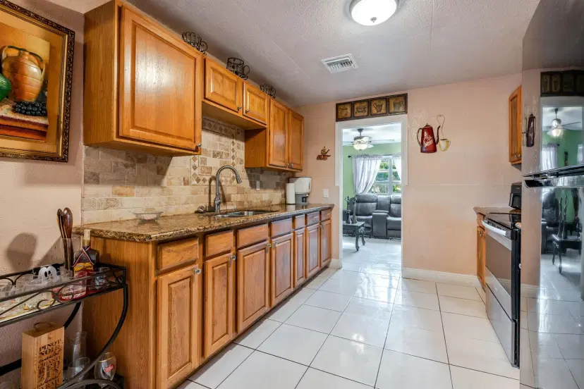 Picture of 801 Summit Boulevard, West Palm Beach FL 33405