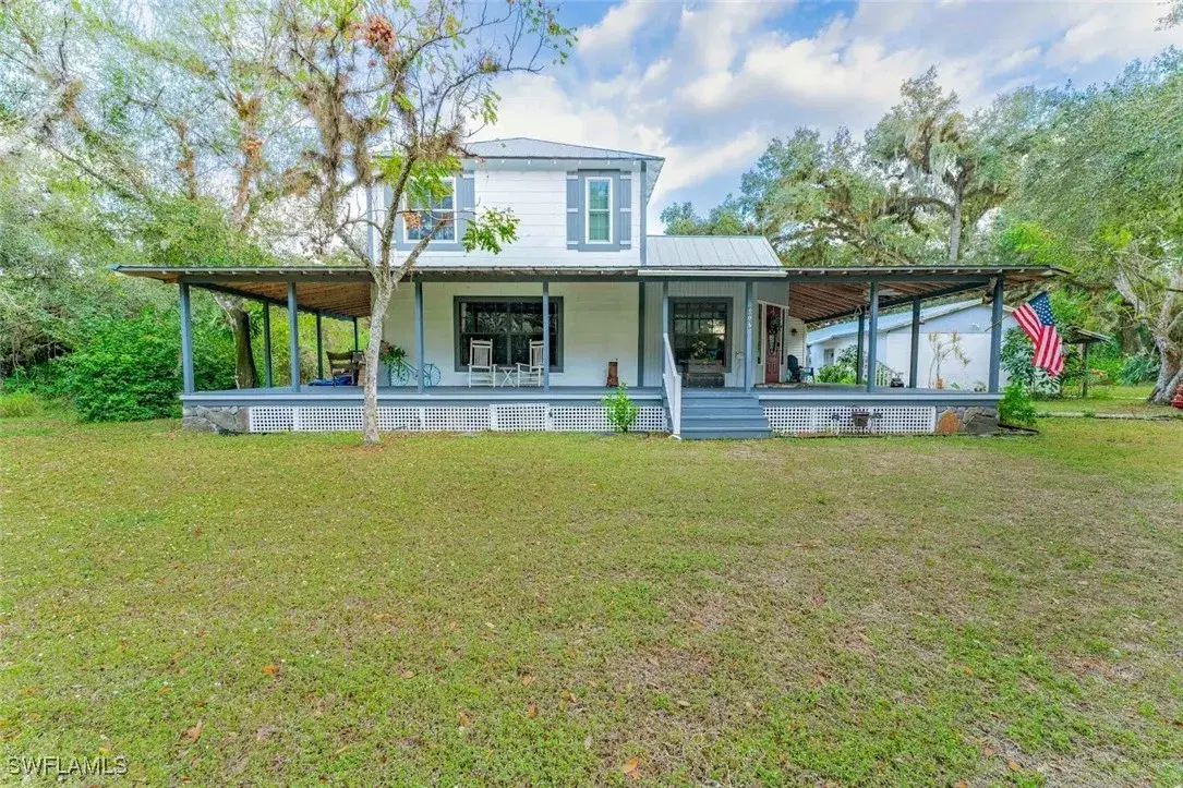 Picture of 105 S Oak St, Labelle, FL 33935