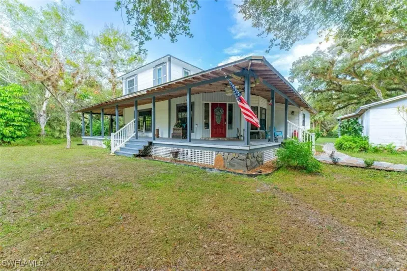 Picture of 105 S Oak St, Labelle FL 33935