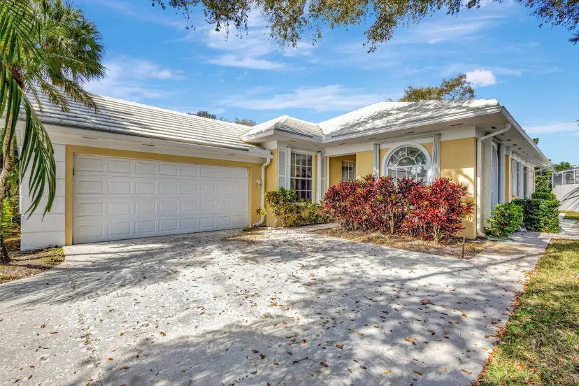 Picture of 8403 E Garden Oaks Circle, Palm Beach Gardens FL 33410