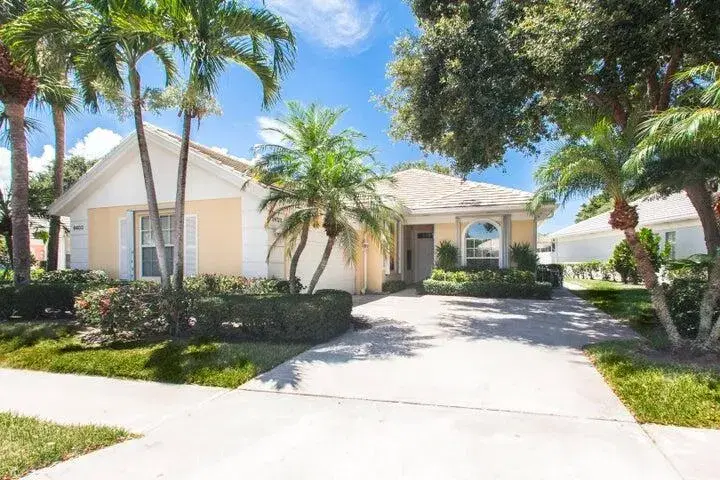 Picture of 8403 E Garden Oaks Circle, Palm Beach Gardens FL 33410