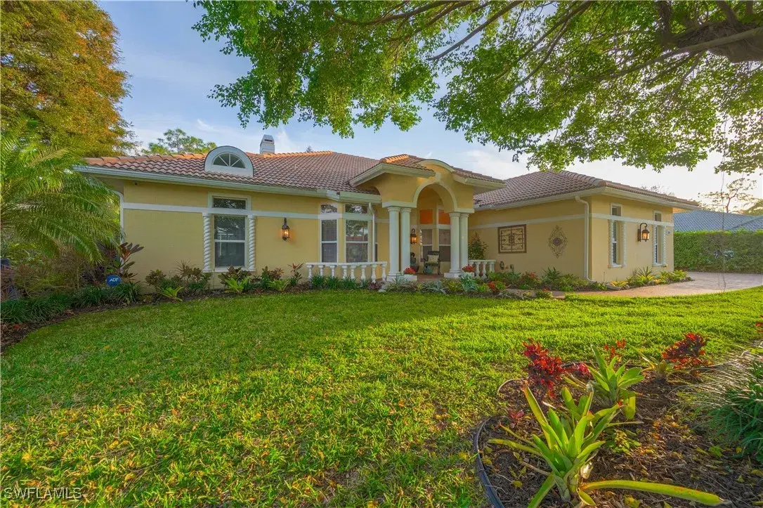 Picture of 346 Wimbledon Ln, Naples, FL 34104