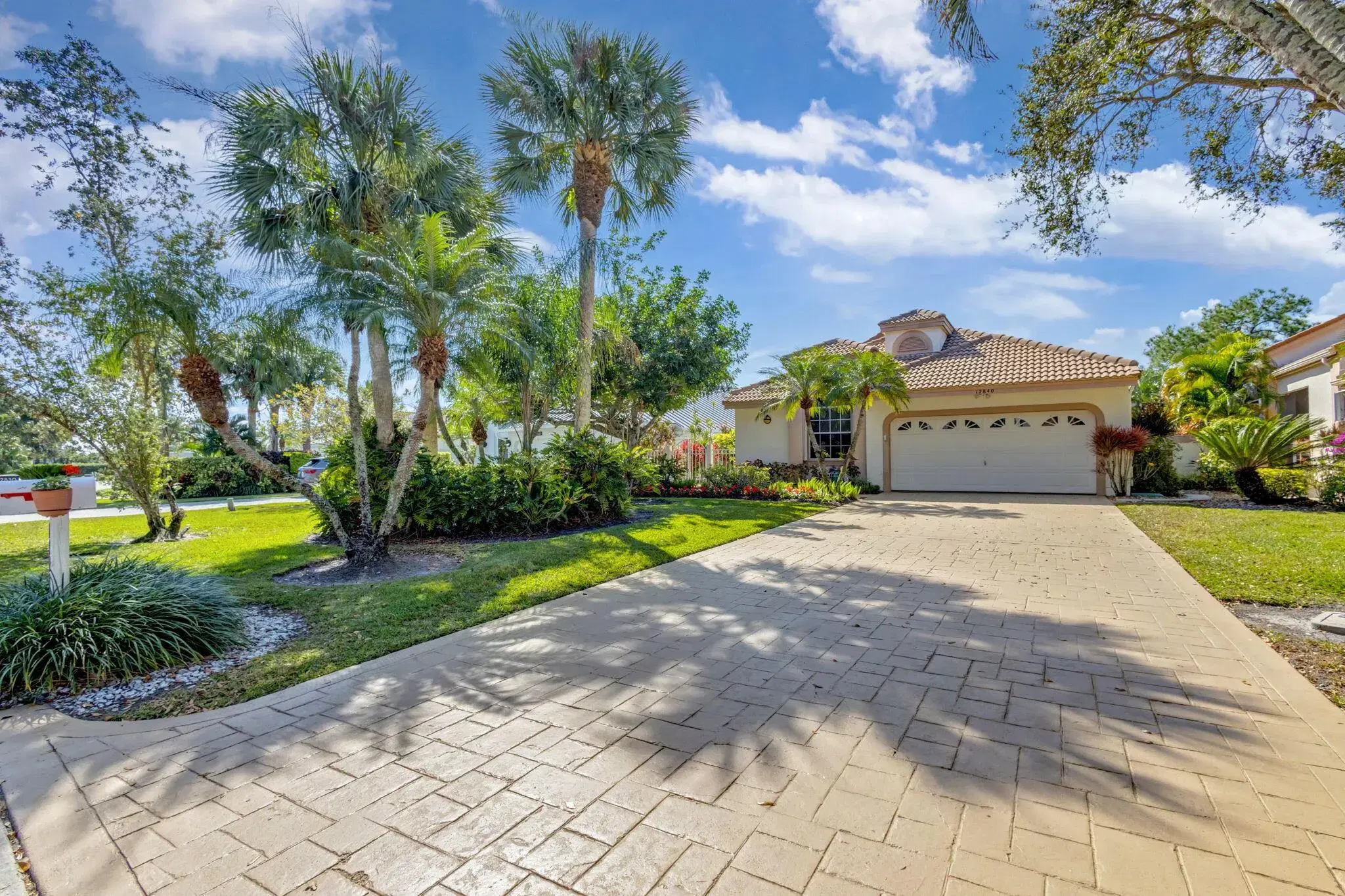 Picture of 12840 Oak Knoll Drive, Palm Beach Gardens, FL 33418