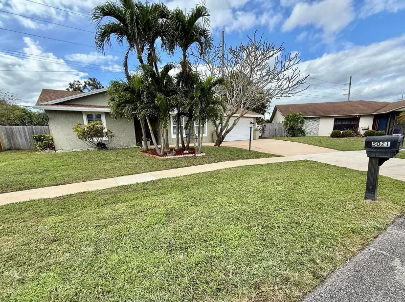 Picture of 5021 Woodstone Circle N, Lake Worth FL 33463