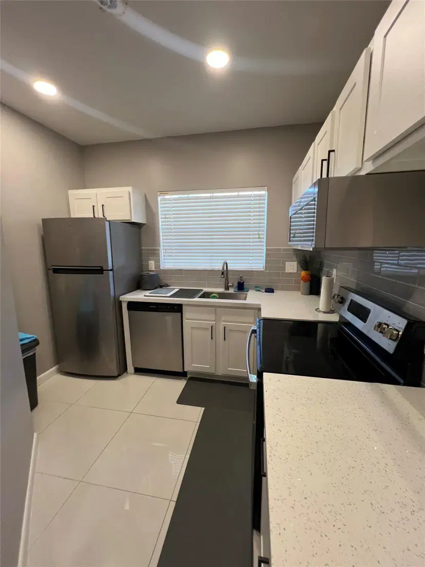 Picture of 2301 NW 96Th Ter D, Hollywood FL 33024