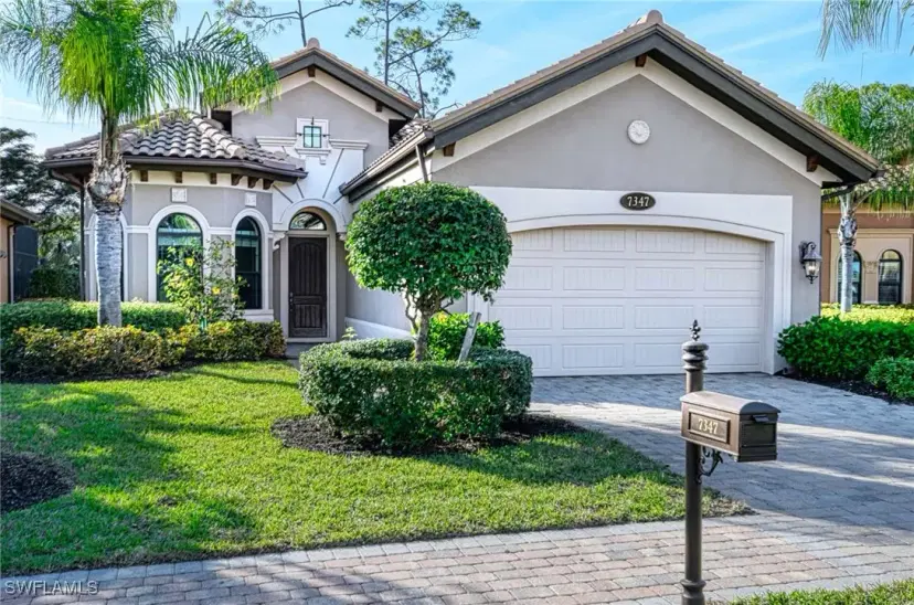 Picture of 7347 Lantana Cir, Naples FL 34119