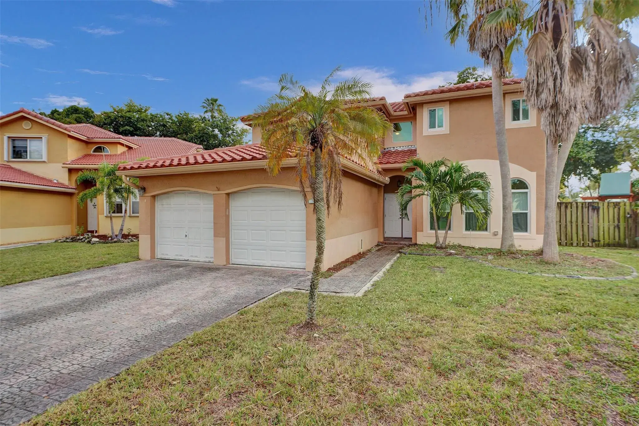 Picture of 13804 S Garden Cove Circle, Davie, FL 33325