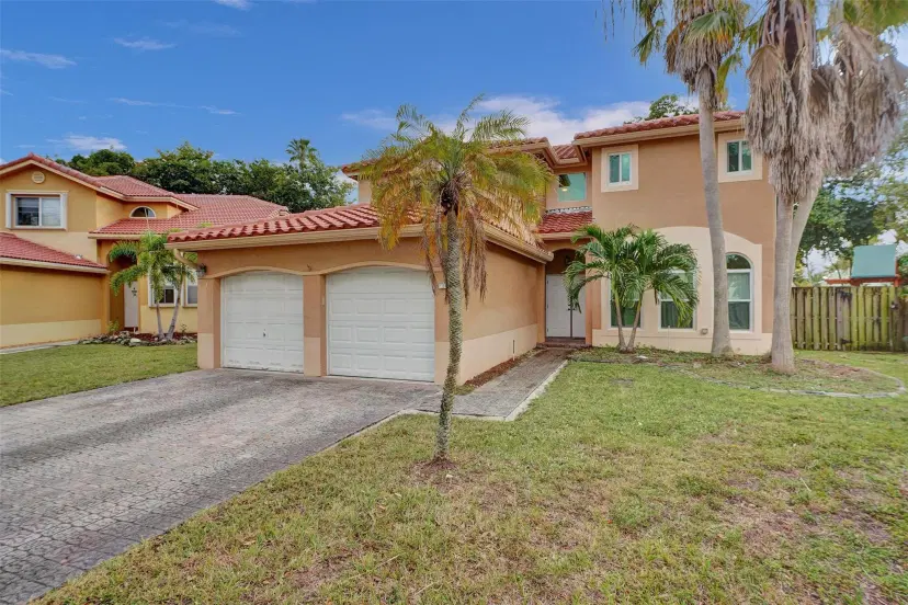 Picture of 13804 S Garden Cove Circle, Davie FL 33325