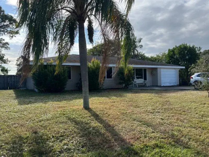 Picture of 1474 SE Oakmont Ln, Port St Lucie, FL 34952