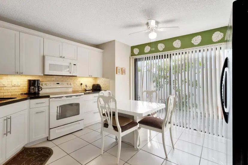 Picture of 7449 Glendevon Lane 104, Delray Beach FL 33446