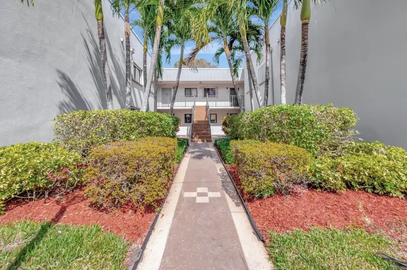 Picture of 15450 Pembridge Avenue 183, Delray Beach FL 33484