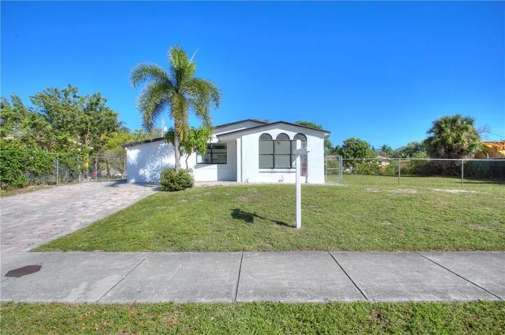 Picture of 821 NE 43Rd Ct, Deerfield Beach, FL 33064