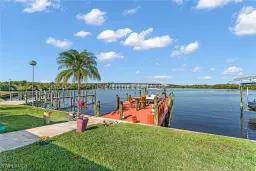 Picture of 317 Shoreland Dr, Fort Myers, FL 33905