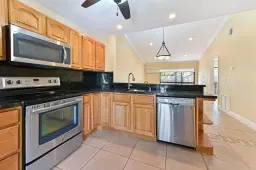 Picture of 3939 NE 5Th Avenue A206, Boca Raton, FL 33431