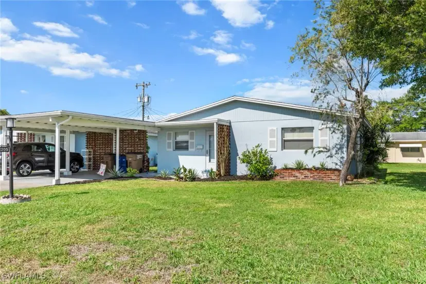 Picture of 2205 Croton Ct, Lehigh Acres FL 33936