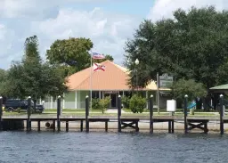 Picture of 385 Ave H, Moore Haven, FL 33471