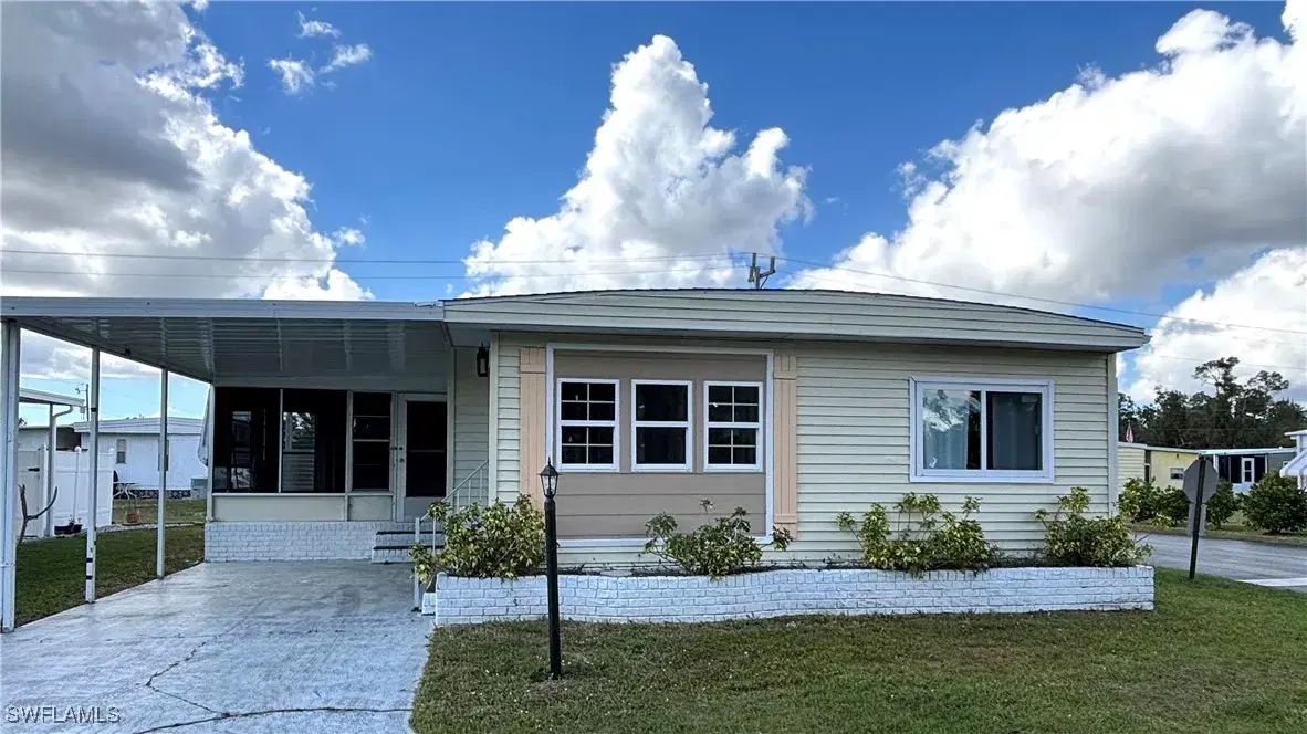 Picture of 530 Sun Up St, North Fort Myers, FL 33917