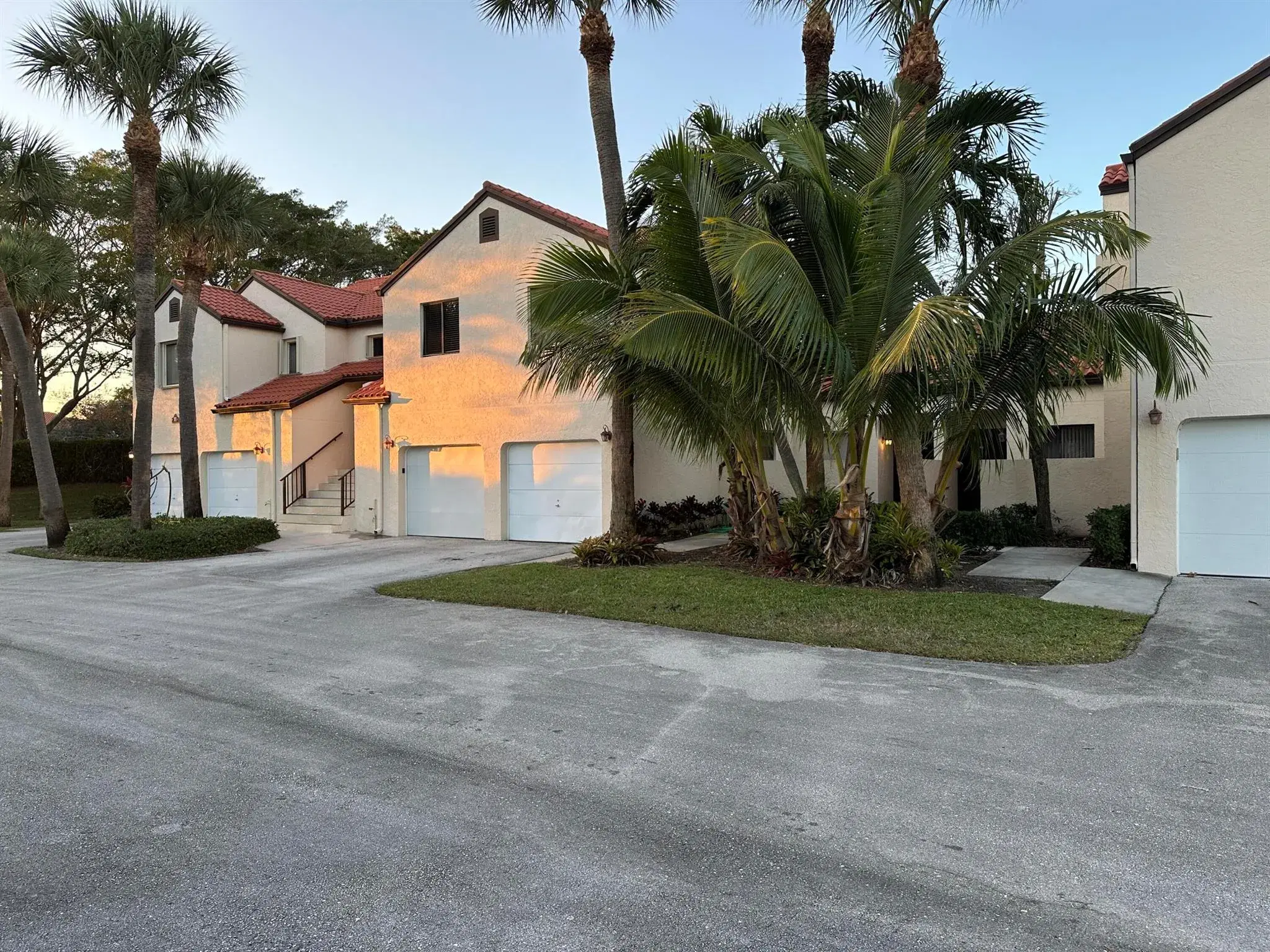 Picture of 11 Via De Casas Sur 202, Boynton Beach, FL 33426