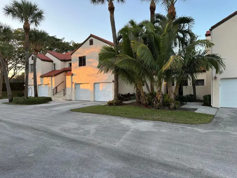 Picture of 11 Via De Casas Sur 202, Boynton Beach FL 33426