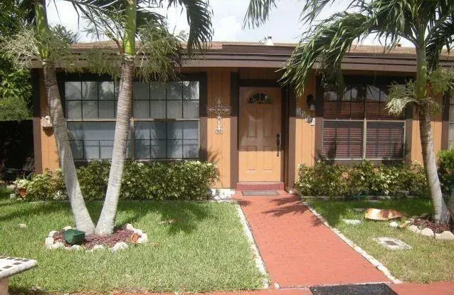 Picture of 2300 Dogwood Ct 2300, Pembroke Pines, FL 33026