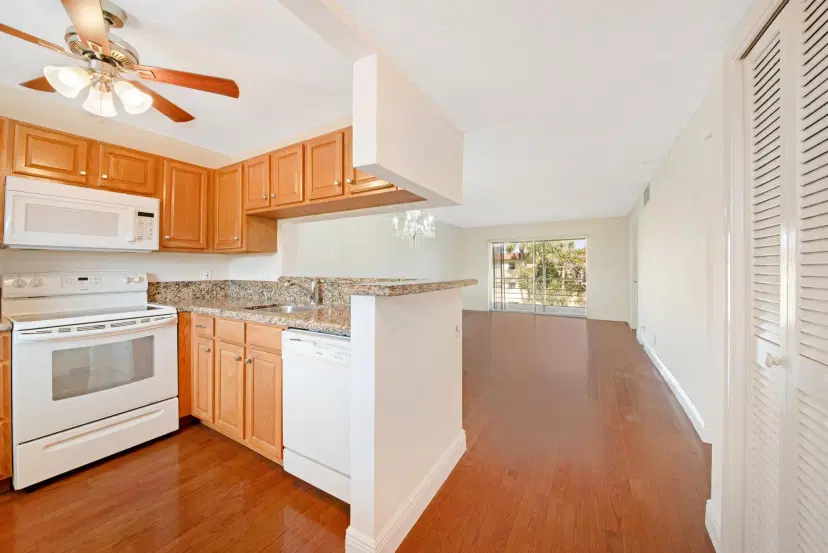 Picture of 606 SW Natura Boulevard 304, Deerfield Beach FL 33441