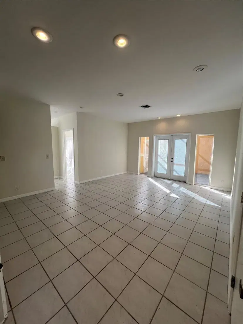 Picture of 11285 Lakeview 35, Coral Springs FL 33071