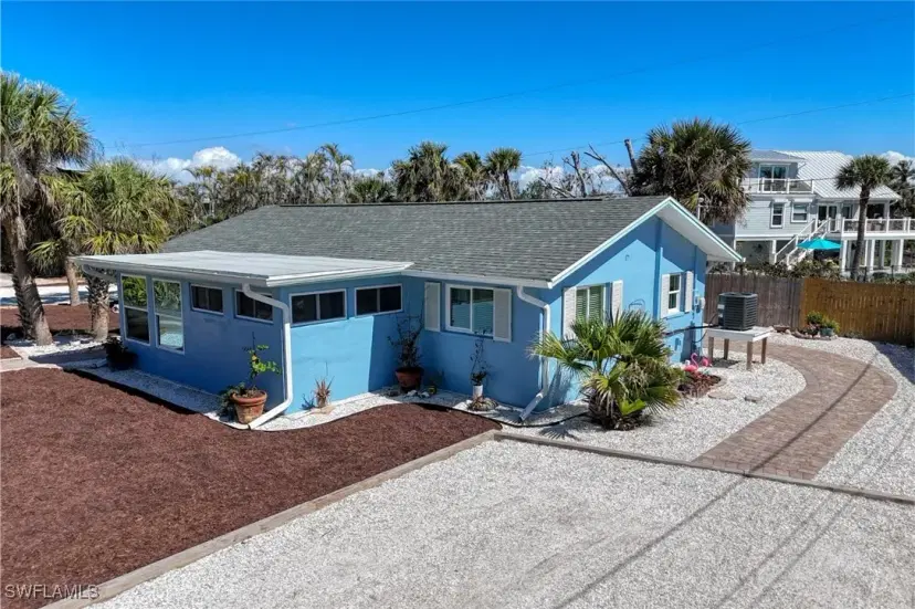 Picture of 220 Hurricane Ln, Sanibel FL 33957