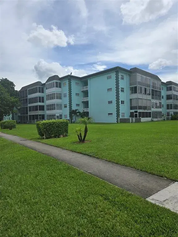 Picture of 4401 NW 41St St 109, Lauderdale Lakes, FL 33319