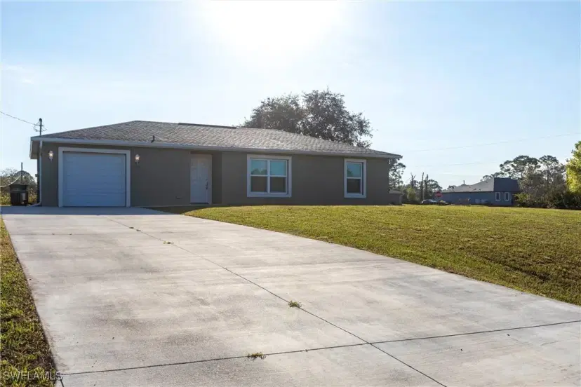 Picture of 5061 N Obispo Cir, Labelle FL 33935