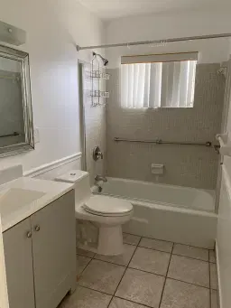 Picture of 2804 Crosley E Drive E Apt E, West Palm Beach, FL 33415