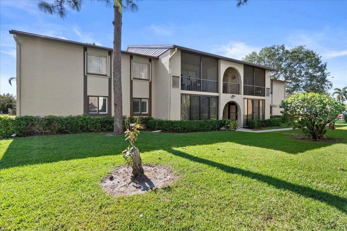 Picture of 206 Pine Hov Circle C-1, Greenacres, FL 33463