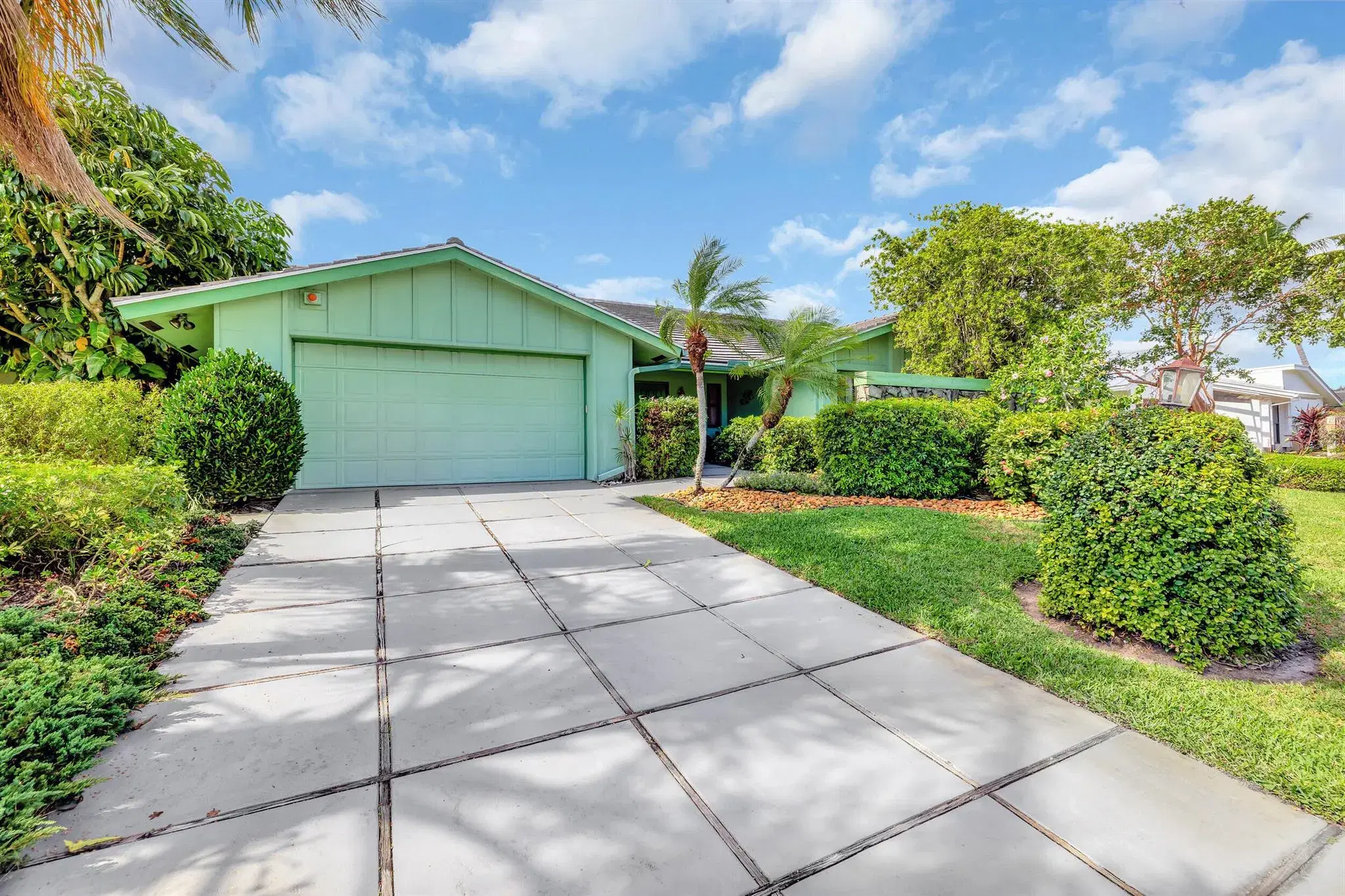 Picture of 696 Lakewoode Circle E, Delray Beach, FL 33445