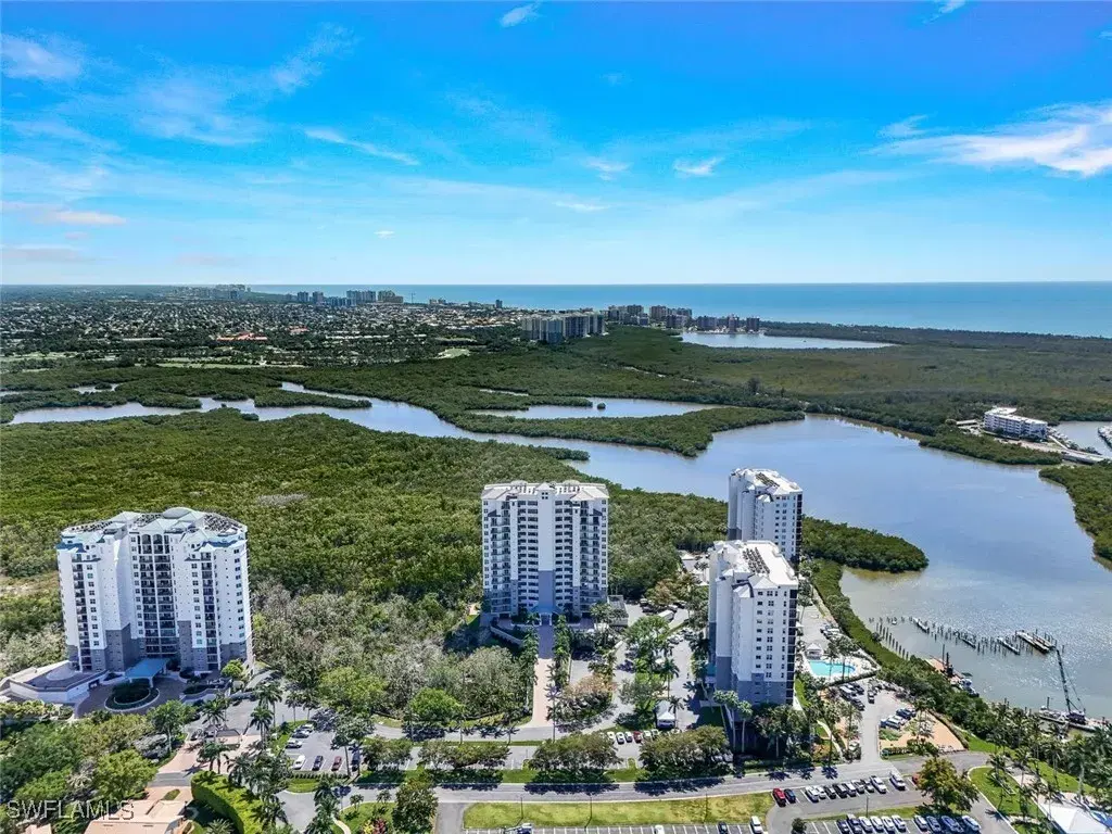 Picture of 425 Cove Tower Dr 403, Naples, FL 34110