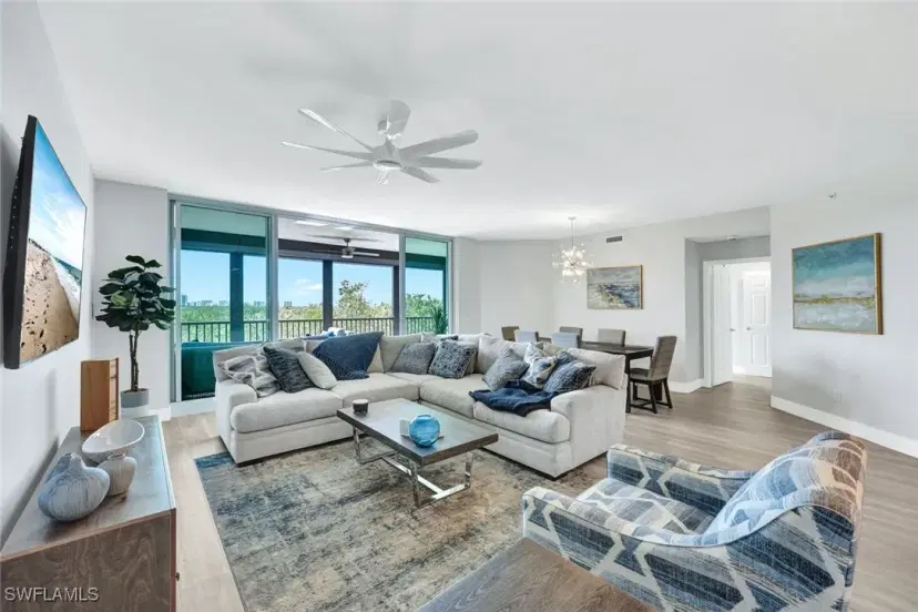 Picture of 425 Cove Tower Dr 403, Naples FL 34110