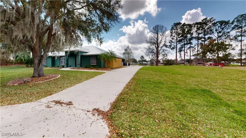 Picture of 712 Lake Betty Dr, Lake Placid FL 33852