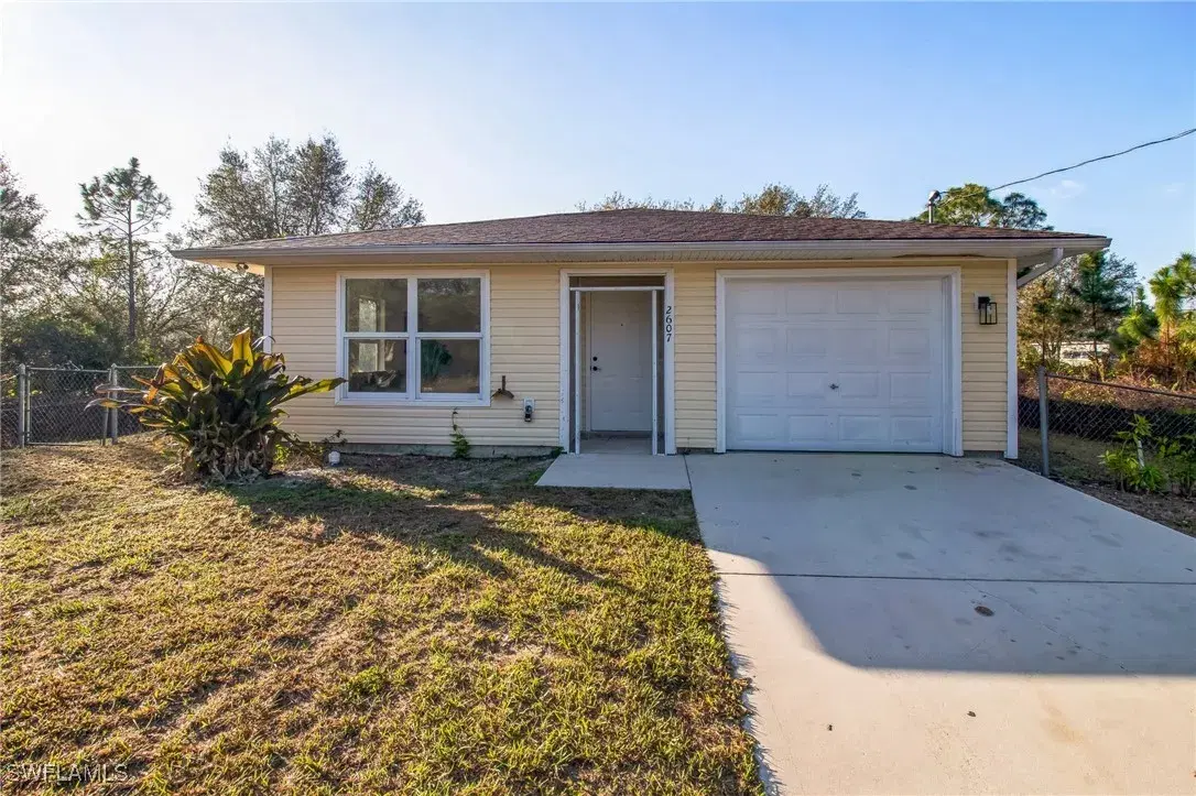 Picture of 2607 67Th St W, Lehigh Acres, FL 33971