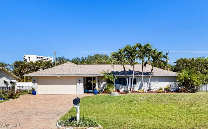 Picture of 985 N Town And River Dr, Fort Myers FL 33919