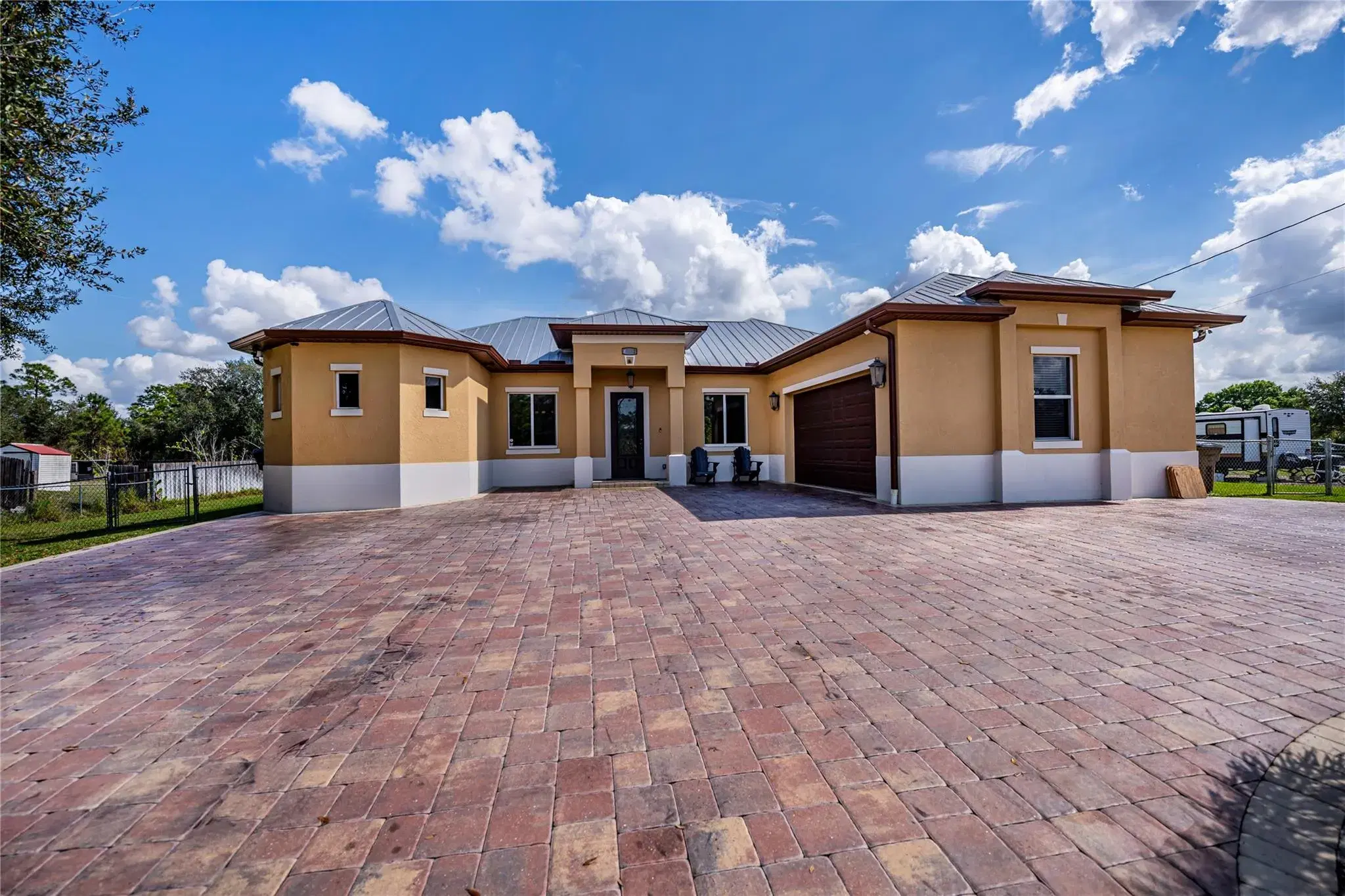 Picture of 802 Poinsettia Ave, Lehigh Acres, FL 33972