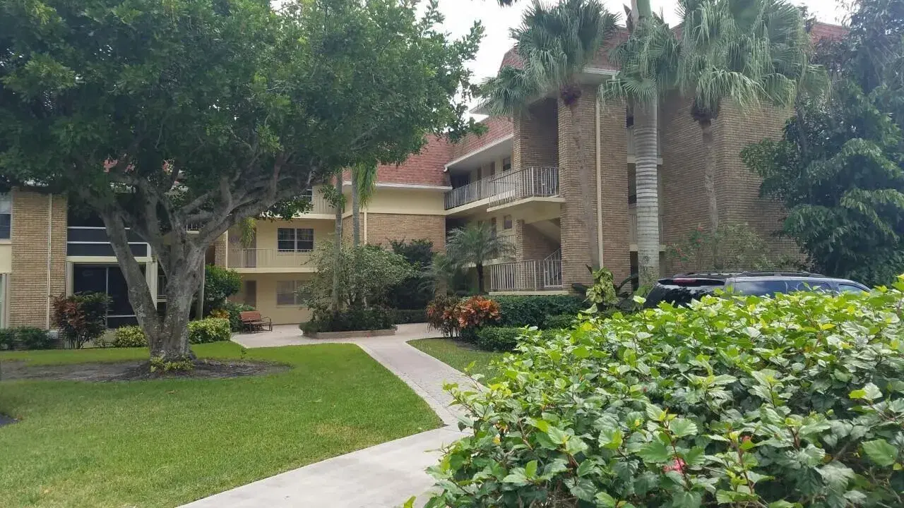 Picture of 5570 Tamberlane Circle 331, Palm Beach Gardens, FL 33418