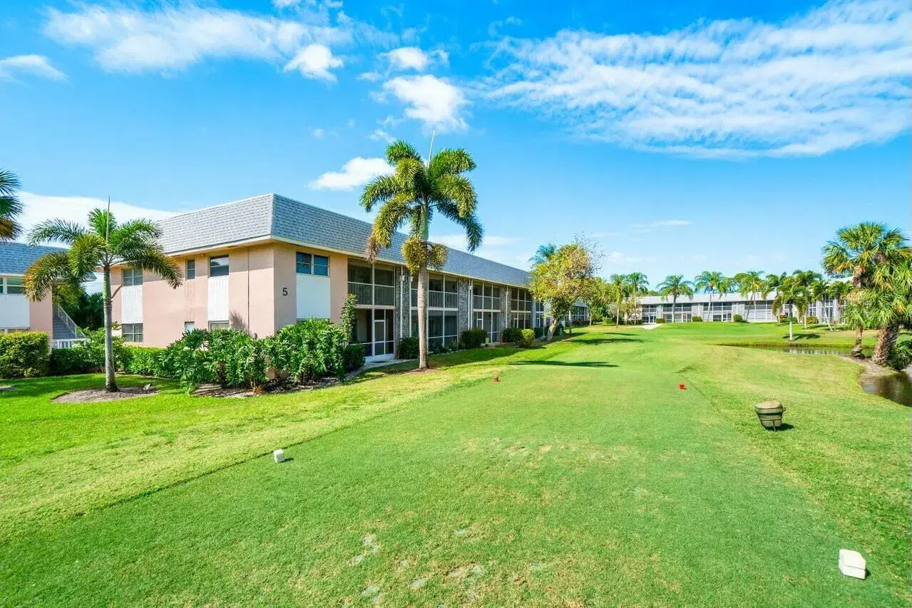 Picture of 18081 SE Counrty Club Drive 43, Jupiter, FL 33469