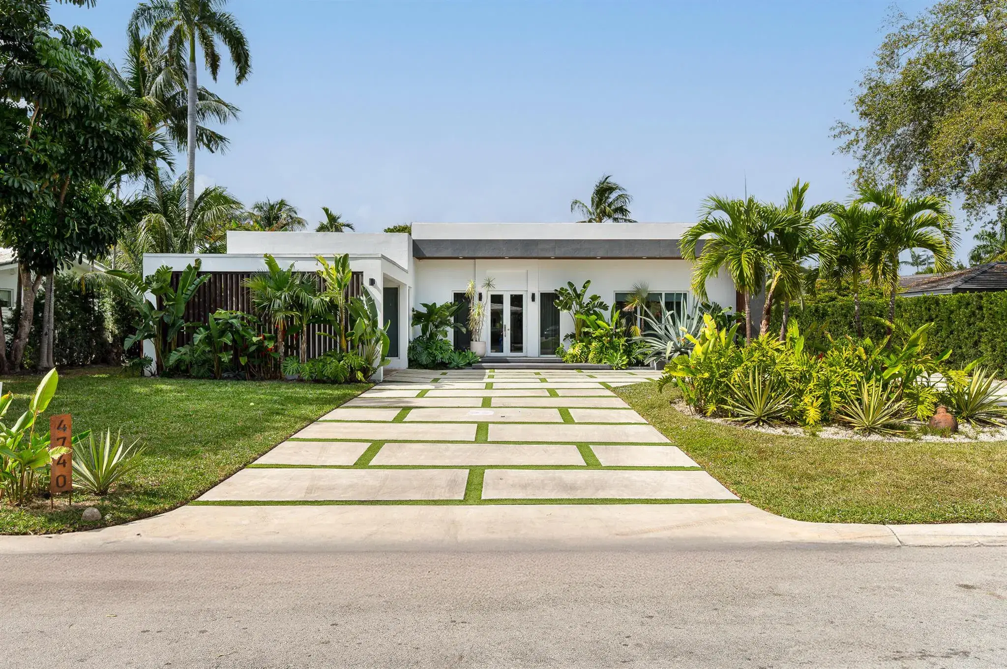 Picture of 4740 Bay Point Road, Miami, FL 33137