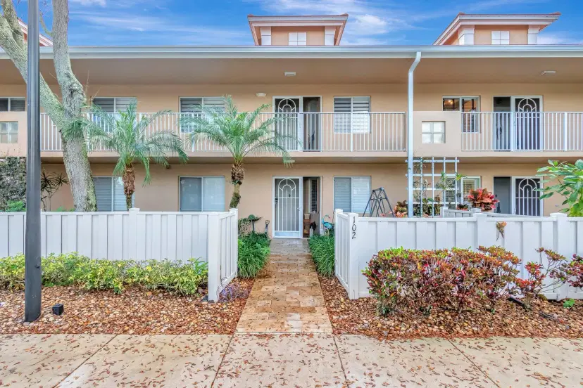 Picture of 5914 Regal Glen Drive 102, Boynton Beach FL 33437